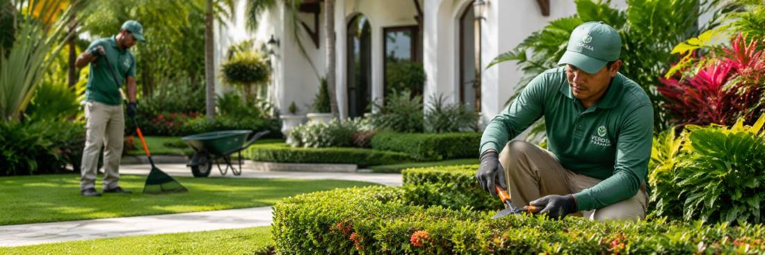 Equipo de mantenimiento de jardines trabajando